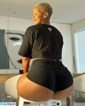 Faustina Thobakgale / faustinaroyale nude photo #0023