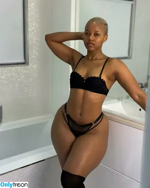 Faustina Thobakgale / faustinaroyale nude photo #0027