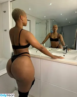 Faustina Thobakgale / faustinaroyale nude photo #0035