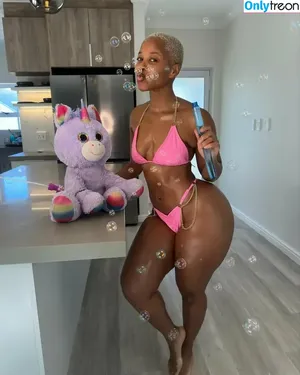 Faustina Thobakgale / faustinaroyale nude photo #0036