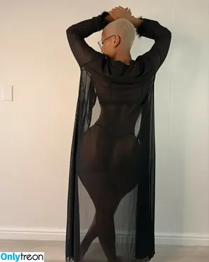 Faustina Thobakgale / faustinaroyale nude photo #0039