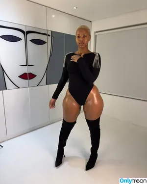 Faustina Thobakgale / faustinaroyale nude photo #0045