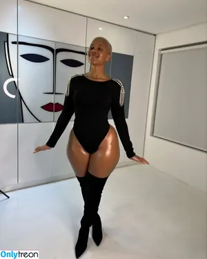 Faustina Thobakgale / faustinaroyale nude photo #0051