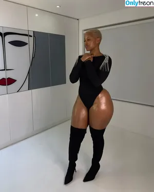 Faustina Thobakgale / faustinaroyale nude photo #0052