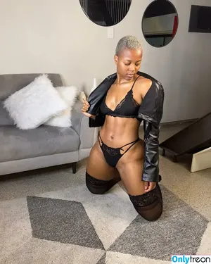 Faustina Thobakgale / faustinaroyale nude photo #0059