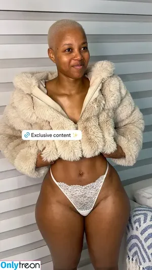 Faustina Thobakgale / faustinaroyale nude photo #0072