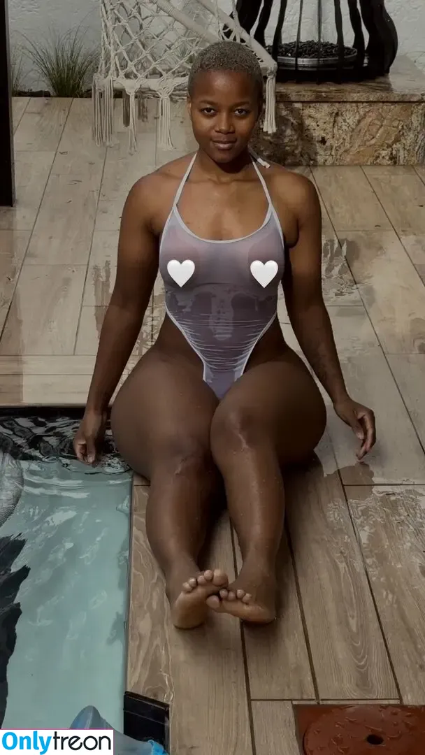 Faustina Thobakgale nude photo #0004 (faustinaroyale)