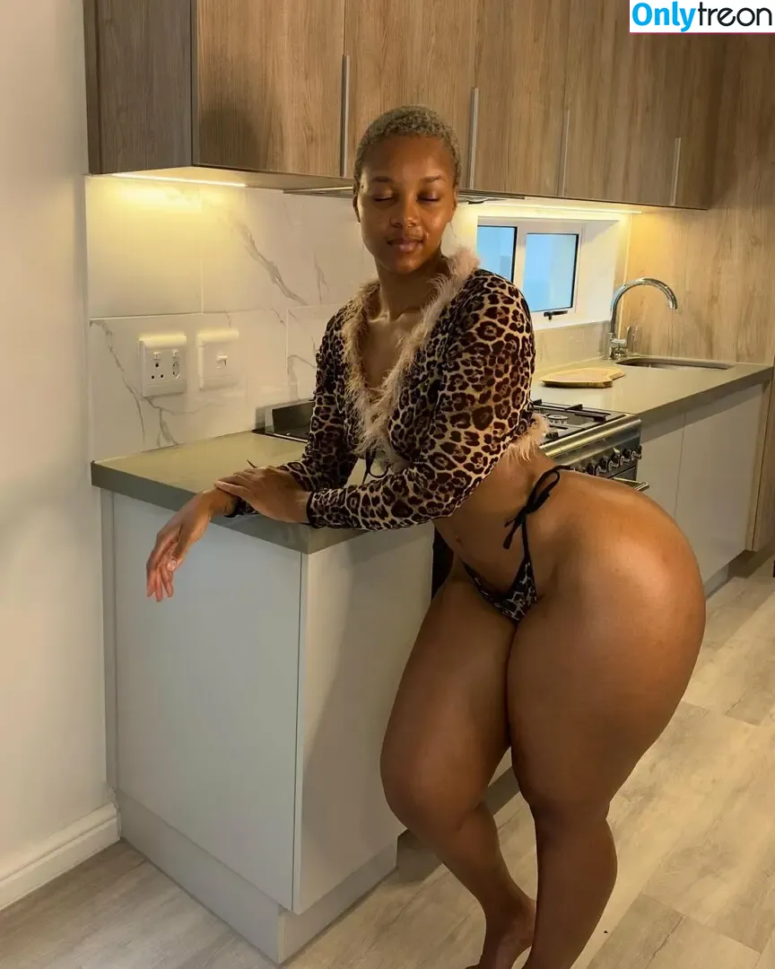 Faustina Thobakgale nude photo #0034 (faustinaroyale)