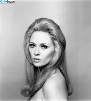Faye Dunaway / fayedunaway nude photo #0007