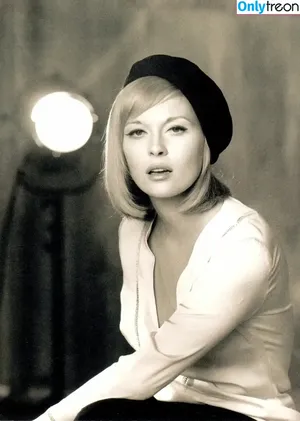 Faye Dunaway / fayedunaway nude photo #0010
