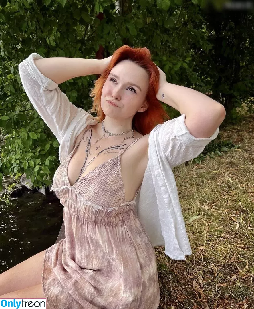 Feedeline nude photo #0195 (Feli / feedeline_ / itsonly_feli)