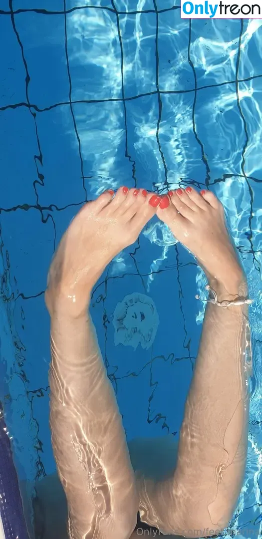 feet.marina nude photo #0047 (feet.marina)