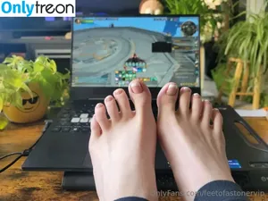 feetofastonervip / feetofastonerr nude photo #0007