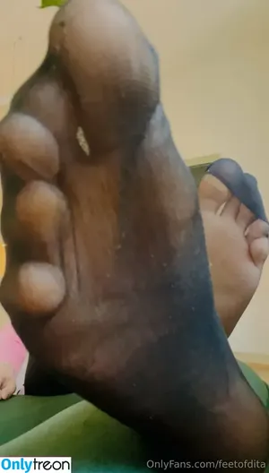 feetofdita / _lilfeet15 nude photo #0018