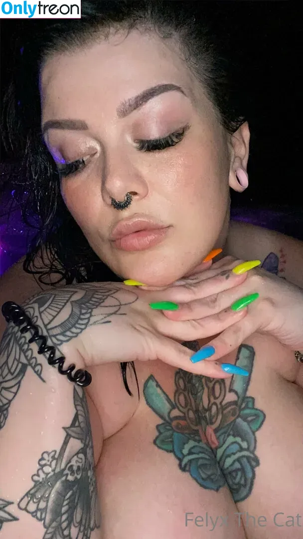 felyxfree nude photo #0013 (felyxfox)