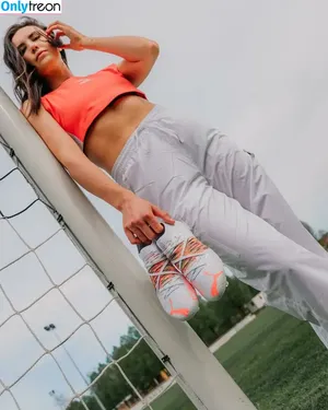 Female Football / girlsontheball / soccer players nude photo #0323