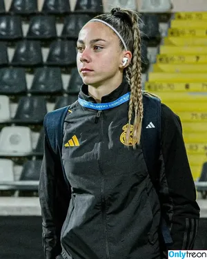 Female Football / girlsontheball / soccer players nude photo #0350