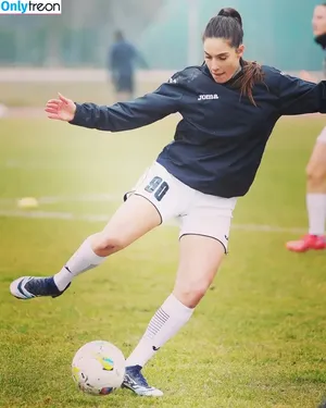 Female Football / girlsontheball / soccer players nude photo #0486