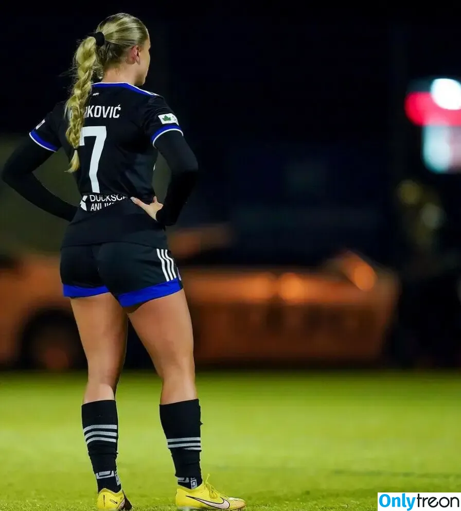 Female Football nude photo #0358 (girlsontheball / soccer players)