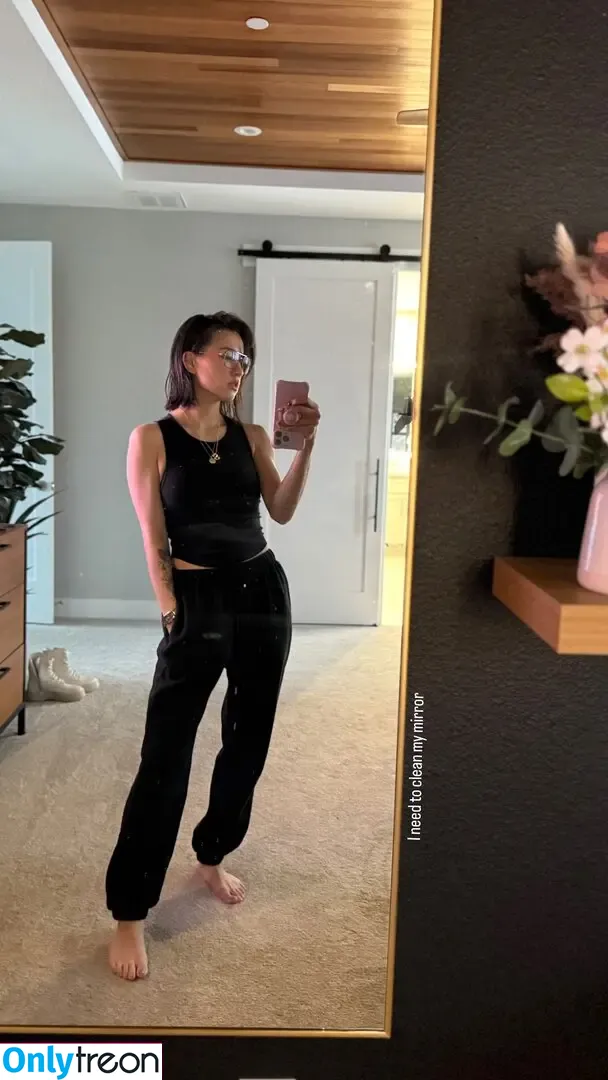 Femsteph nude photo #0243 (Femsteph)