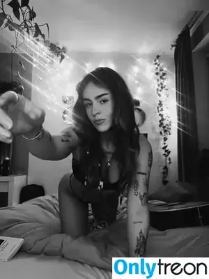 fera.anima / laura.duerager nude photo #0001
