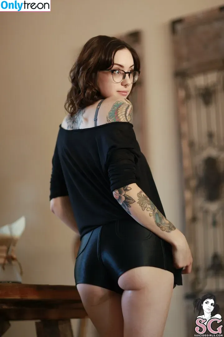 Feryn Suicide nude photo #0073 (ferynandwolfe / ferynsuicide)