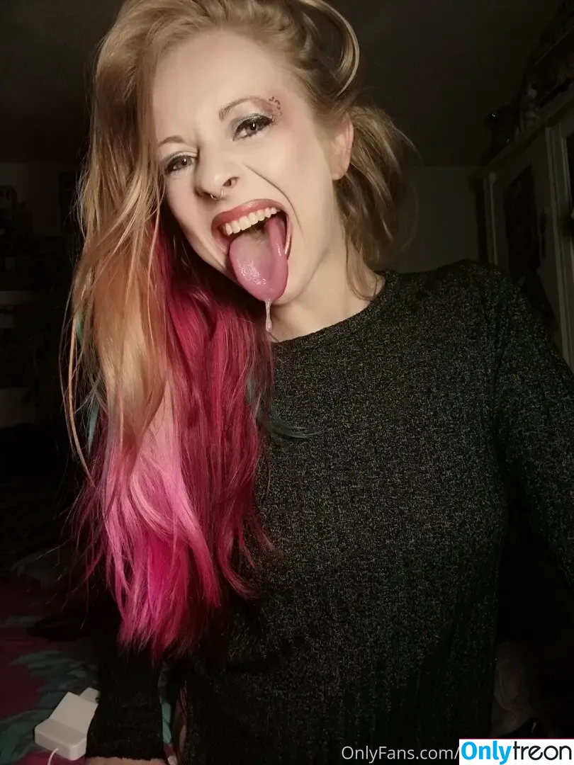 Fetish Vixen nude photo #0003 (Mhysa / fetishvixen / mhysagoddess)