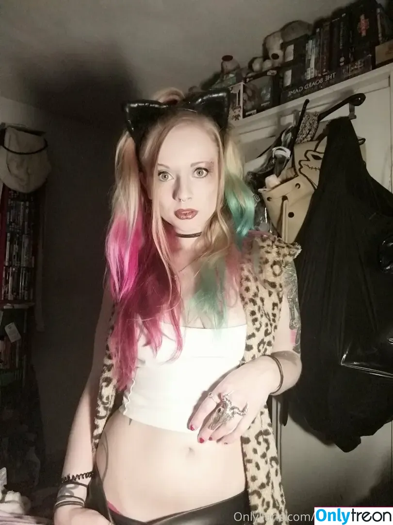 Fetish Vixen nude photo #0071 (Mhysa / fetishvixen / mhysagoddess)