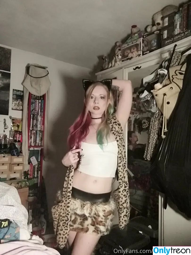Fetish Vixen nude photo #0079 (Mhysa / fetishvixen / mhysagoddess)