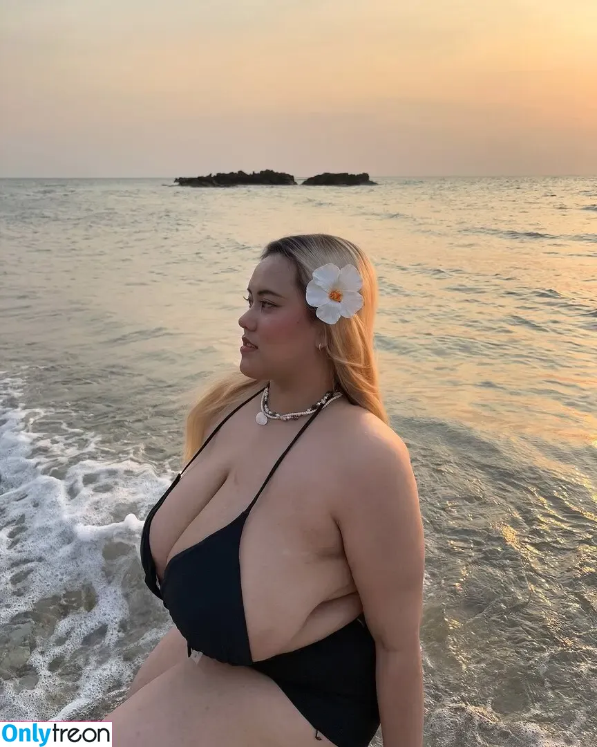 fhong_fionax nude photo #0038 (Chayada Dulyasatien (Busty Thai Model)