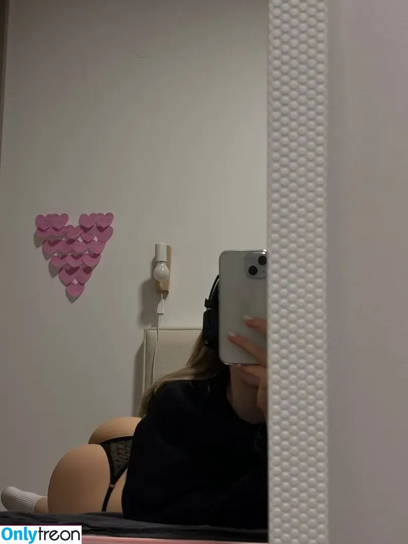 fibiemeow nude photo #0011 (fibiemeoww)