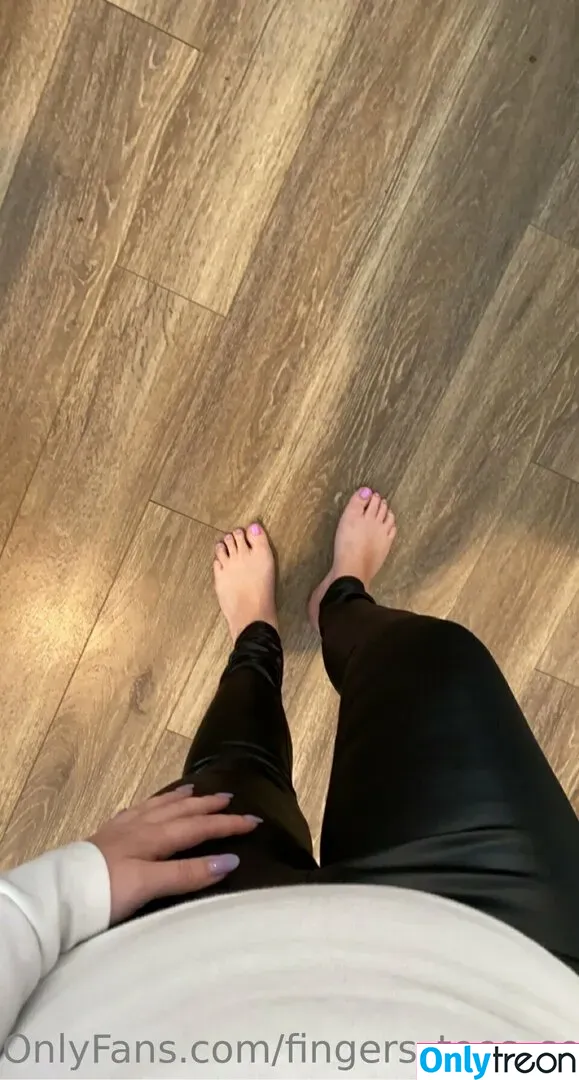 fingers_toes_soles_free nude photo #0003 (fb_0296)