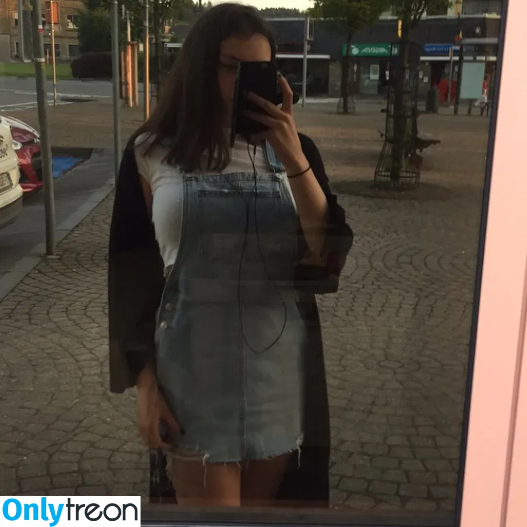 Fiona nude photo #0139 (_allison_fiona_ / fionaallison / fiosrs)