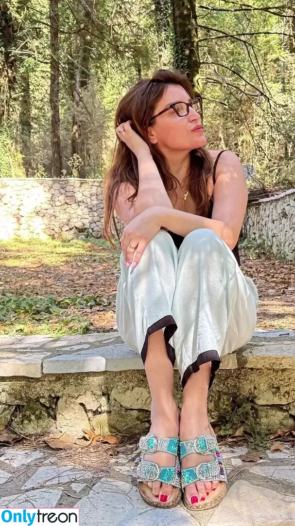 Fiori Dardha nude photo #0011 (fioridardha)