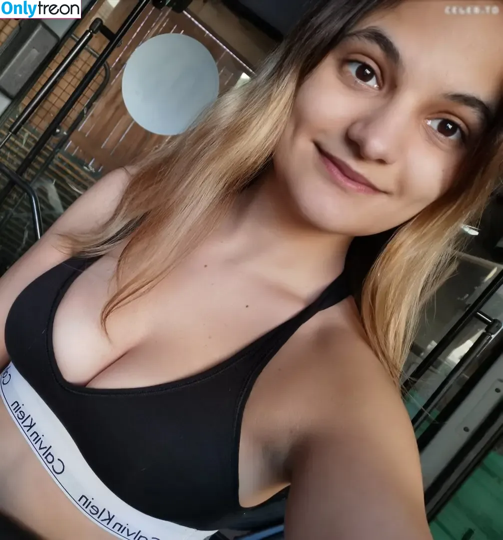 FireFarmFranzi nude photo #0002 (FireFarmFranzi)