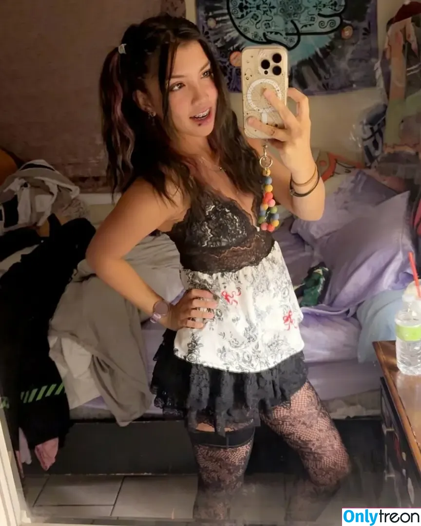 fishtanklive nude photo #0041 (fishtank.live)