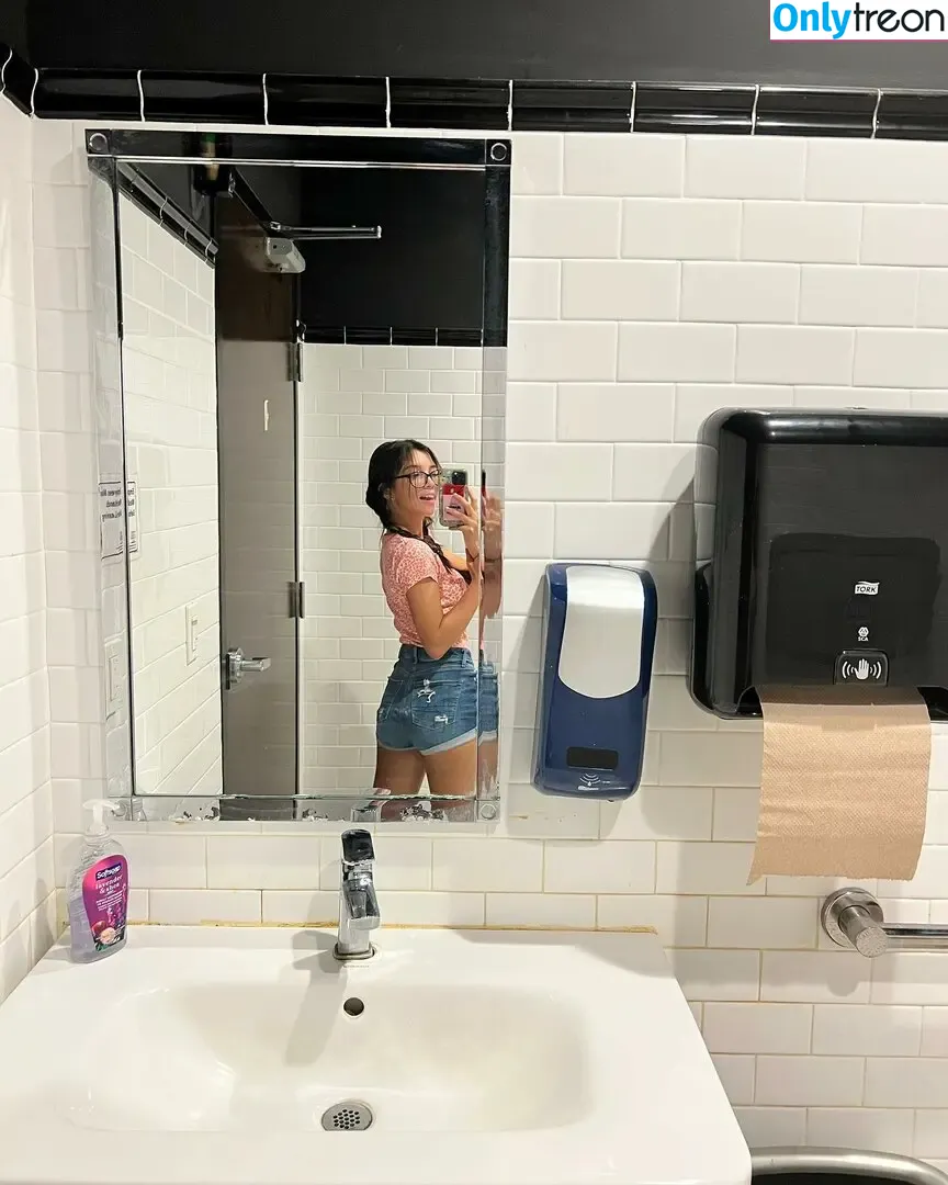 fishtanklive nude photo #0061 (fishtank.live)