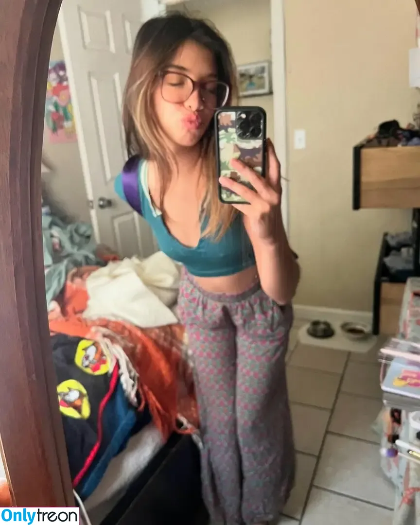 fishtanklive nude photo #0065 (fishtank.live)