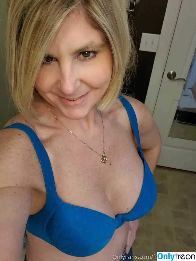 fitcountryclassy nude photo #0001 (candyrichards__)