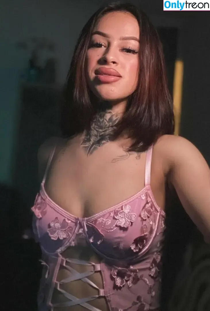 Flaka22z nude photo #0007 (Flaka22z)