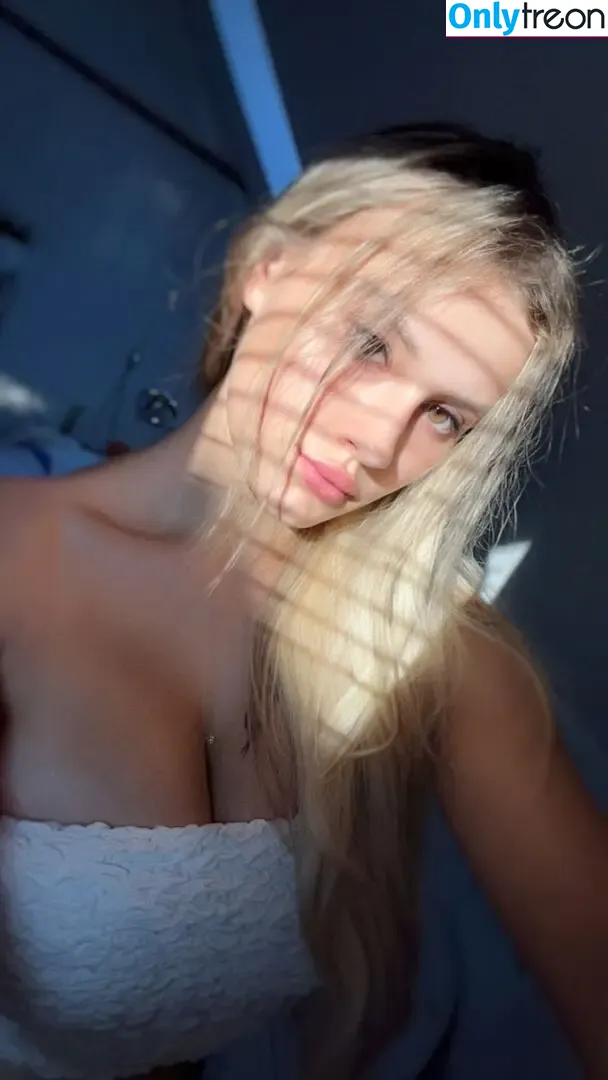 flikabelle nude photo #0002 (flikabelle)