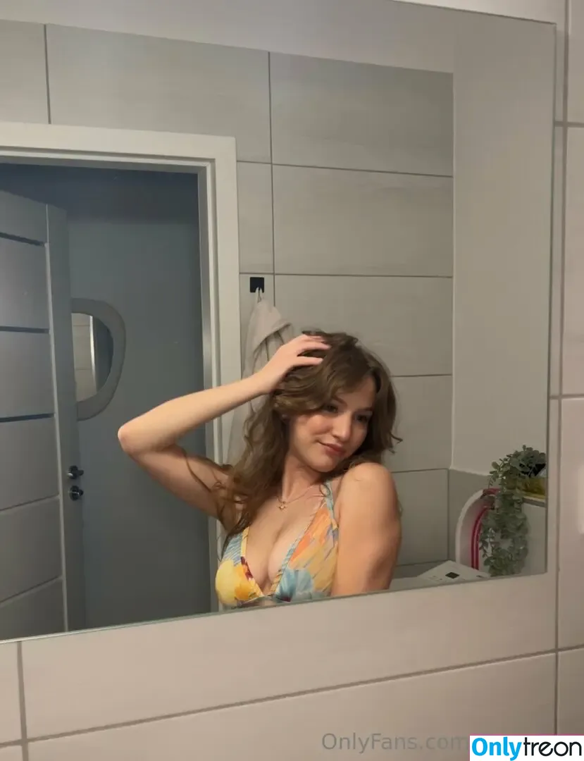 florabnyy nude photo #0092 (floraacole)