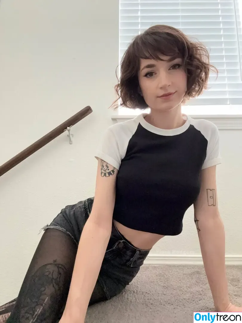 florarodgers nude photo #0422 (floraxrodgers)