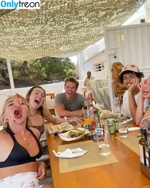 Florence Pugh / florencepugh nude photo #0020