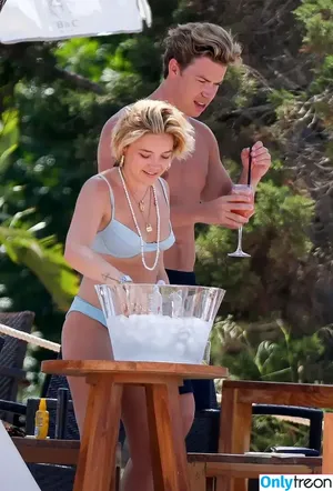 Florence Pugh / florencepugh nude photo #0025