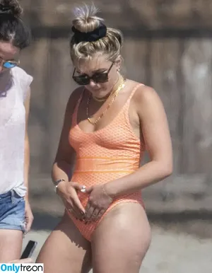 Florence Pugh / florencepugh nude photo #0082