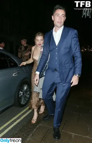 Florence Pugh / florencepugh nude photo #0318