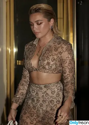 Florence Pugh / florencepugh nude photo #0325