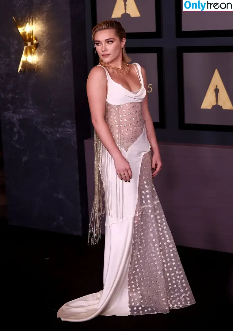Florence Pugh nude photo #0170 (florencepugh)