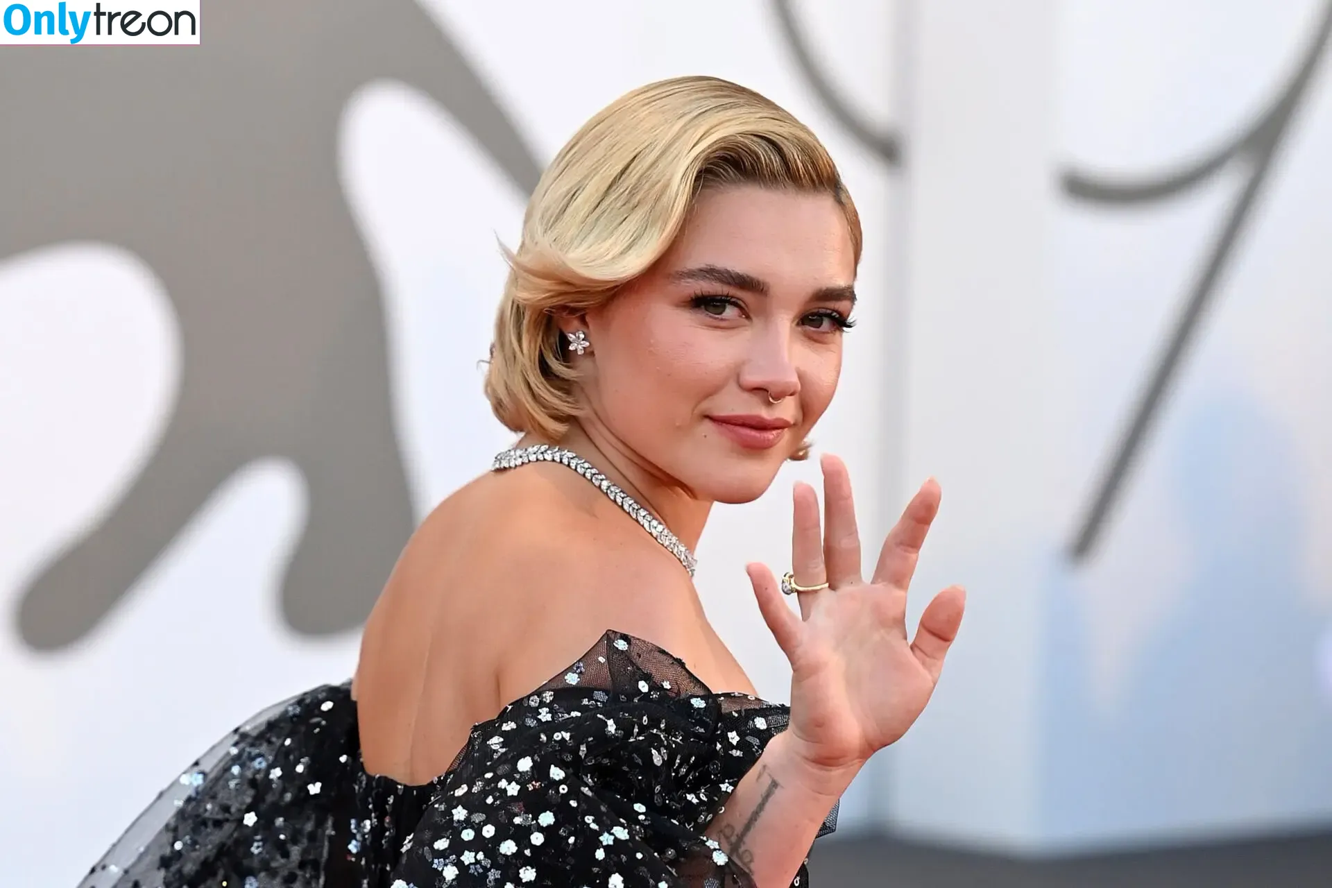 Florence Pugh nude photo #0227 (florencepugh)